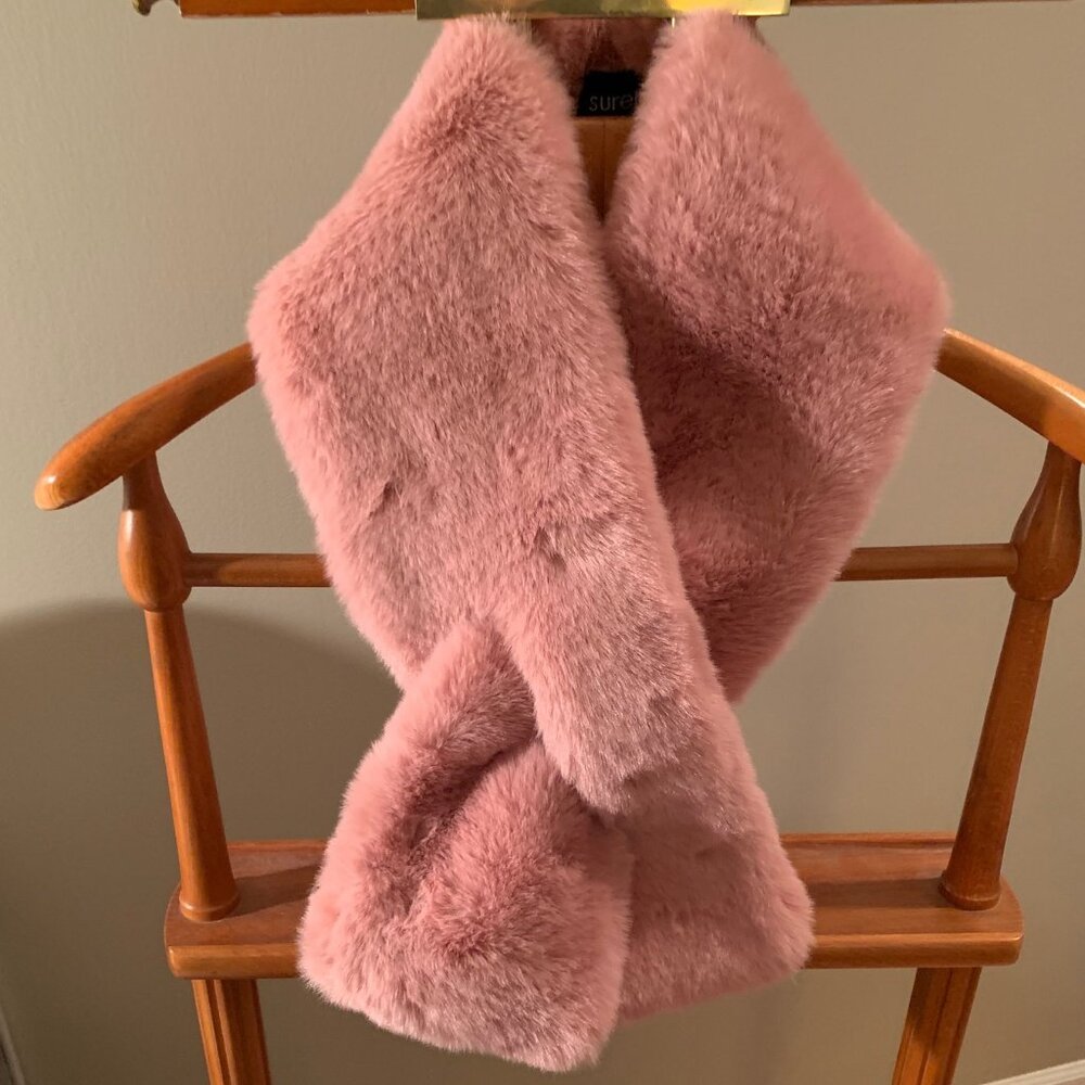 SURELL FAUX FUR PULL THRU SCARF NWT *HP* - Picture 2 of 9